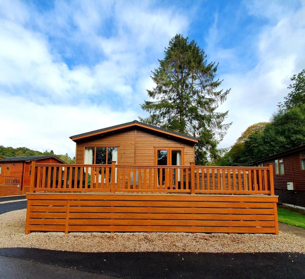 Holiday home Jaw-dropping With Hot Tub On Windermere