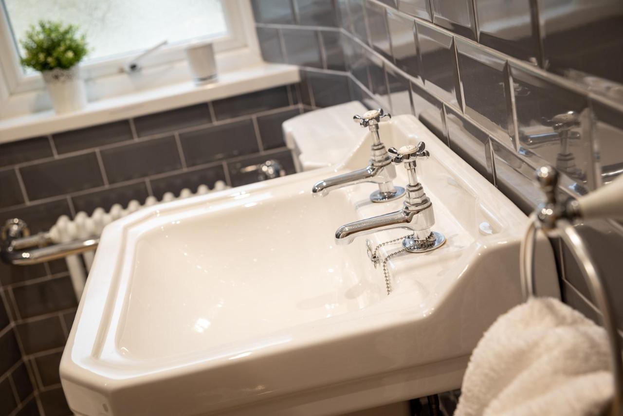 Woodland - Private Courtyard - Pet Friendly Retreat In The Heart Of Holiday home *