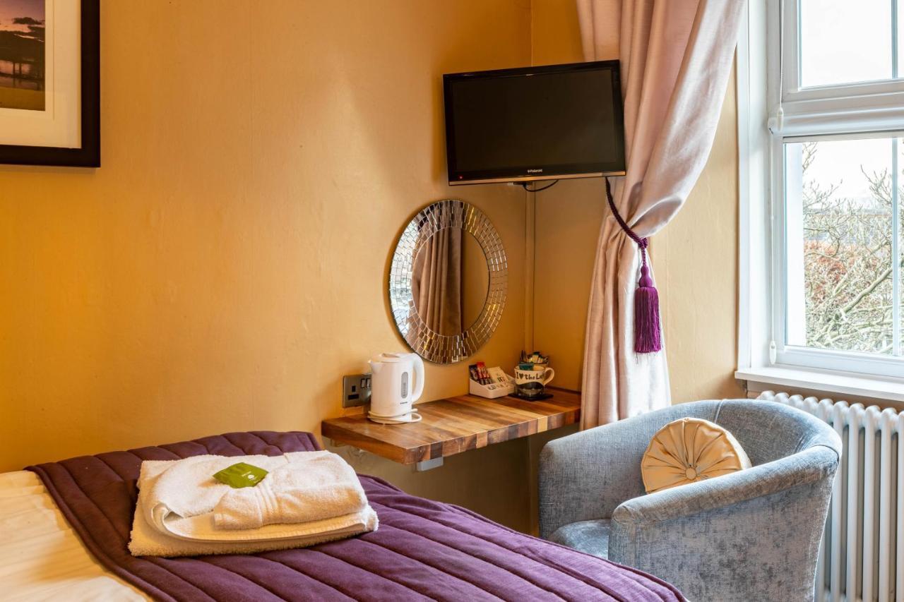 Holly With Free Off Site Health Club Guest house 4*