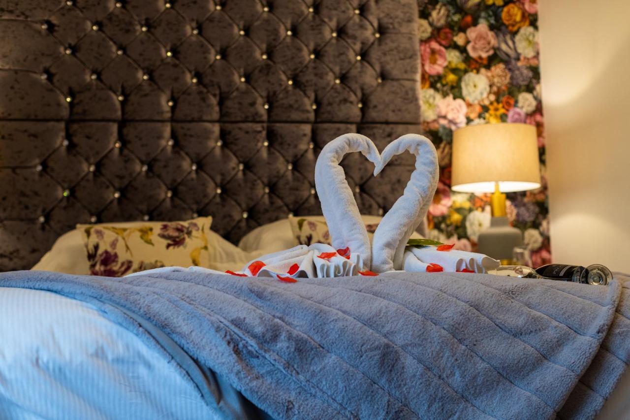 Holly With Free Off Site Health Club Guest house 4*
