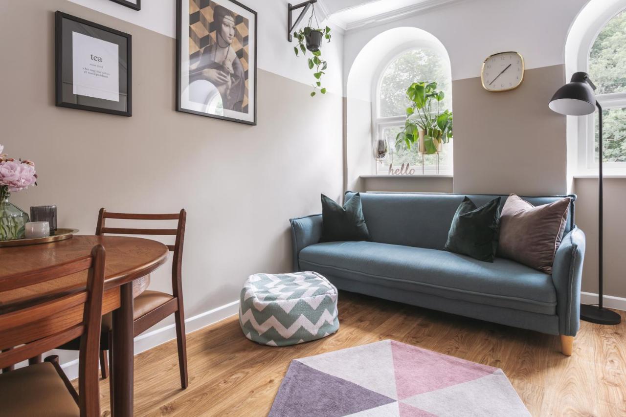 14 Church Street- Close To Train Station Windermere