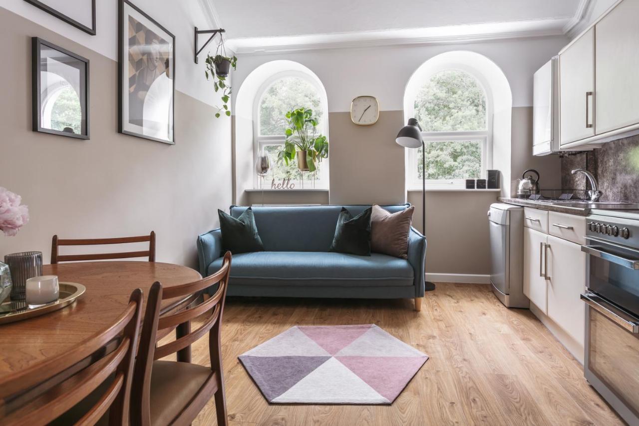 14 Church Street- Close To Train Station