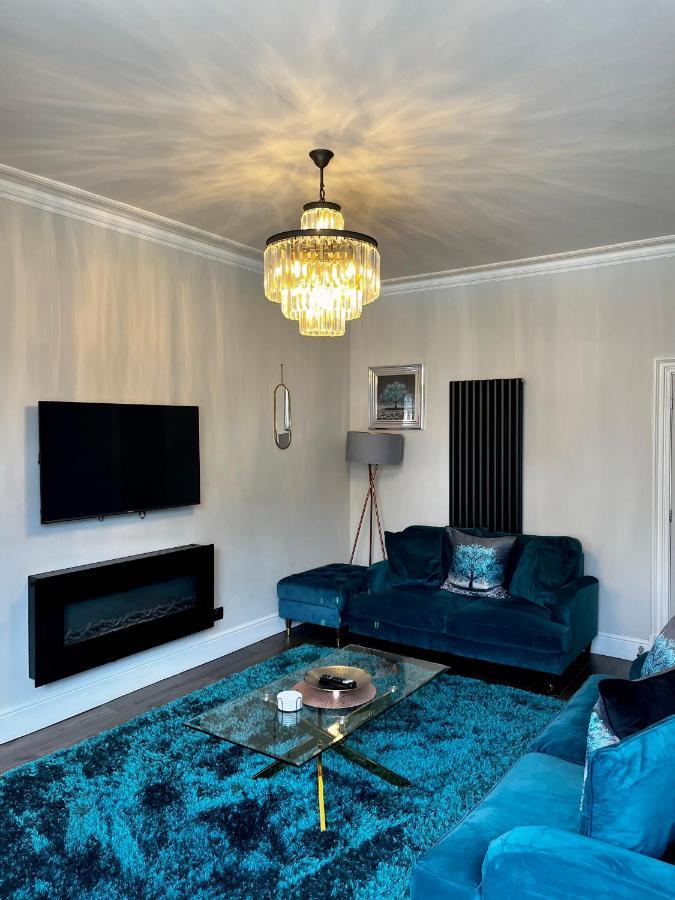 The Mews Boutique Deluxe Apartments, Sleep 2-6 People , Central Location, Free Parking