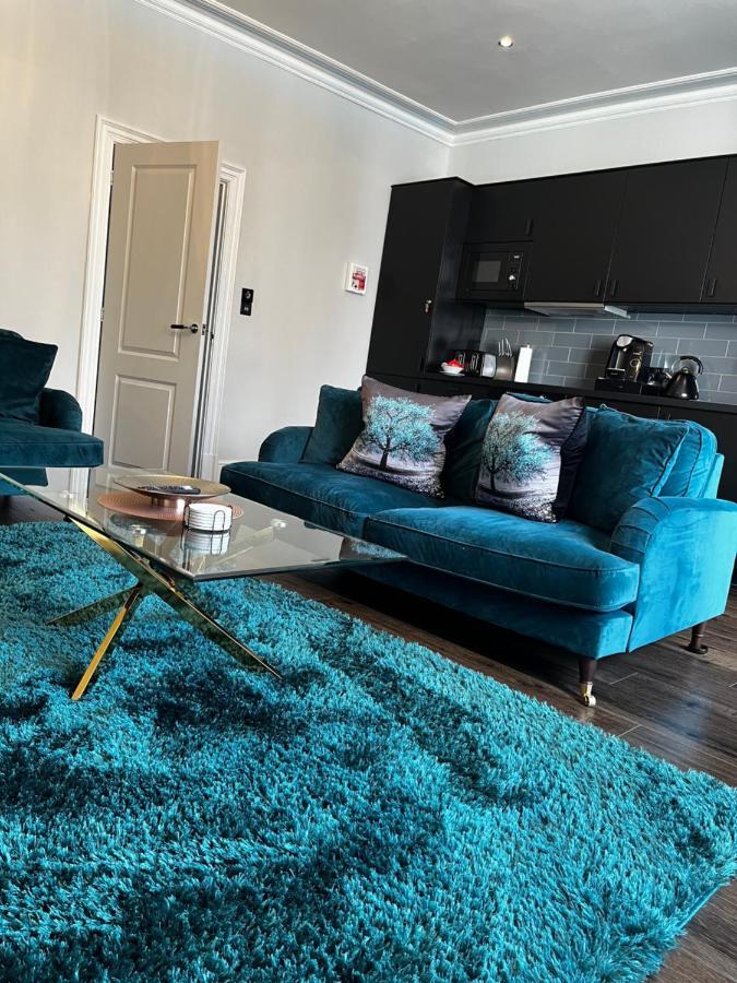 The Mews Boutique Deluxe Apartments, Sleep 2-6 People , Central Location, Free Parking Windermere