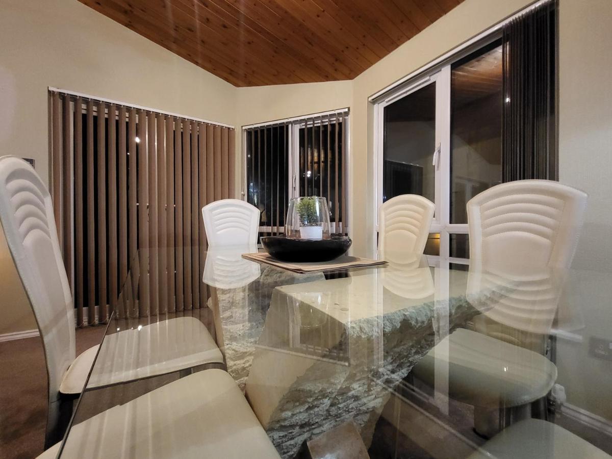 Cheerful 3 Bedroom At White Cross Bay Holiday home