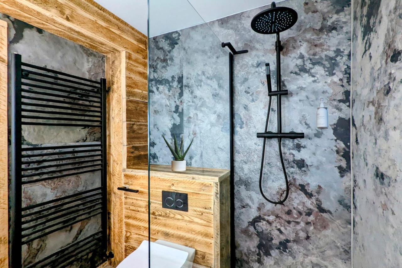 - District In Guest house