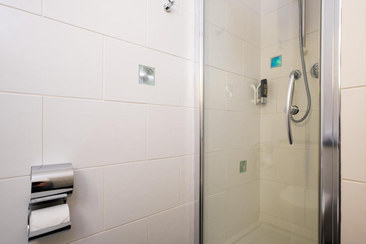 The Howbeck & The Retreat Incl Off-site Health Club And Parking Ev Point Available Guest house