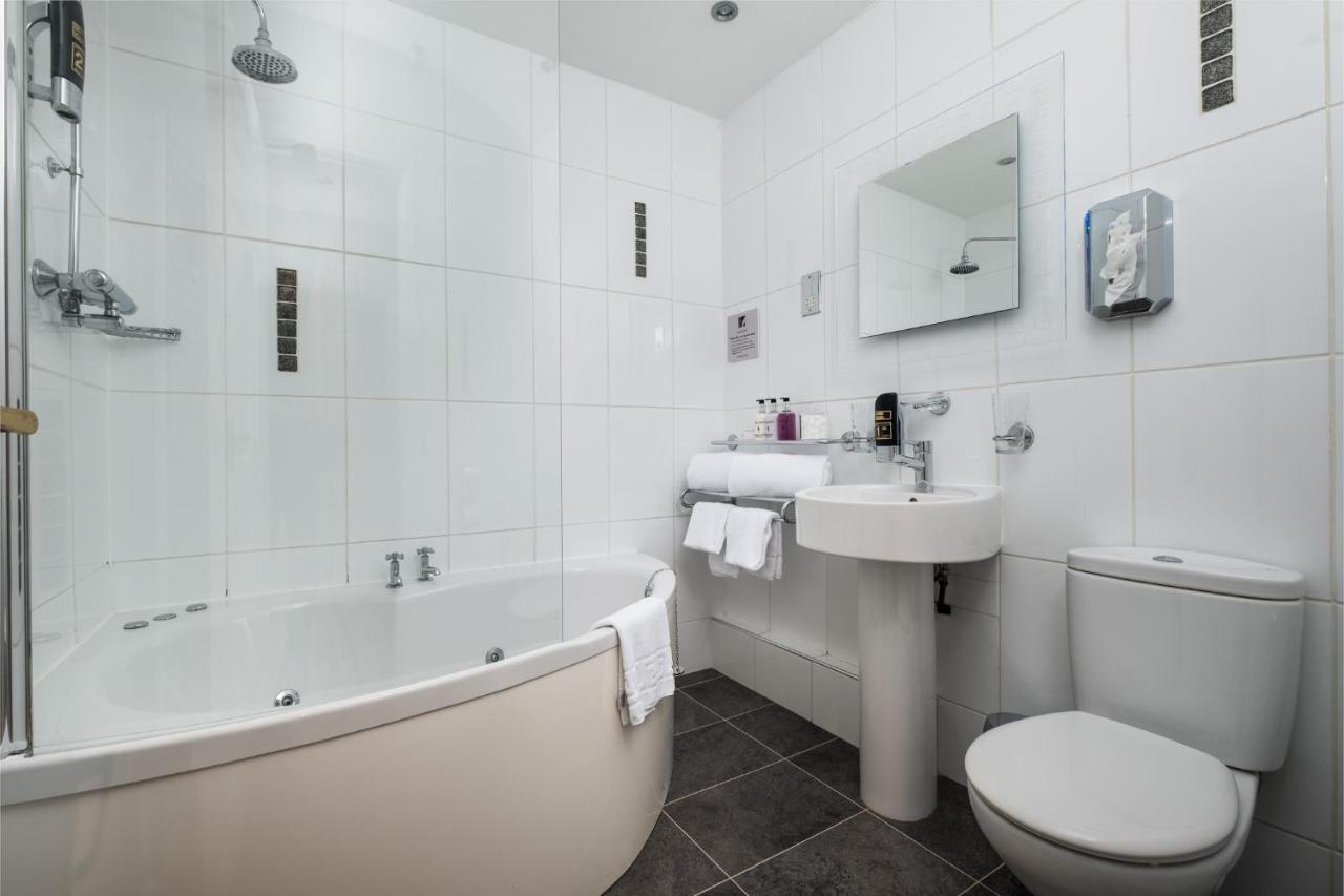 The Howbeck & The Retreat Incl Off-site Health Club And Parking Ev Point Available Windermere