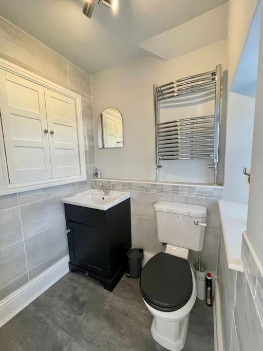 Perfectly Located, Bowness Flat With Free Parking And Views Apartamento *