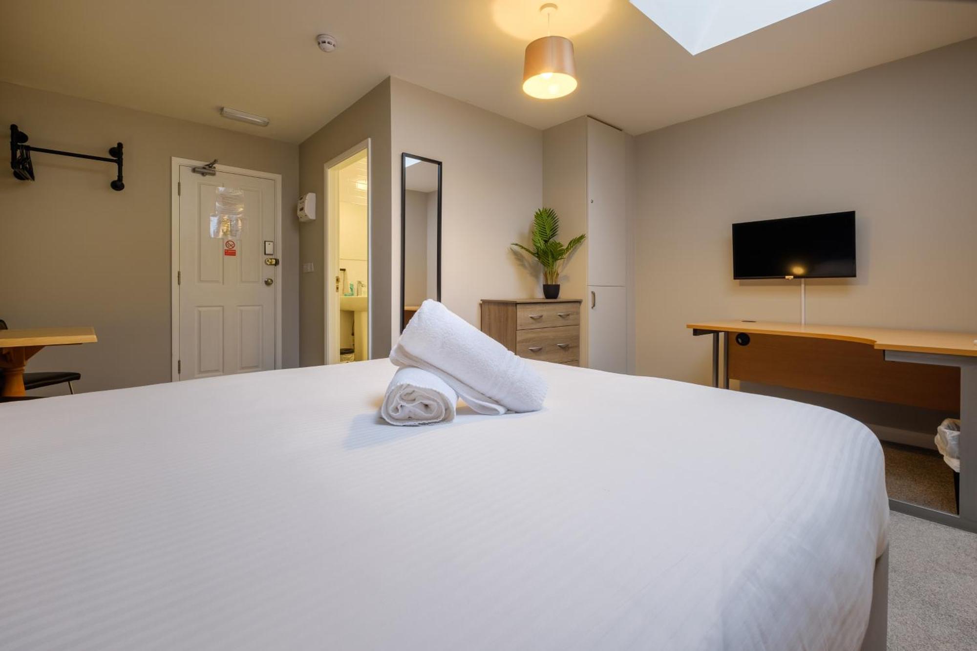 Hotel Station - Free Off-site Health Club Access With Pool, Sauna, Steam & Gym