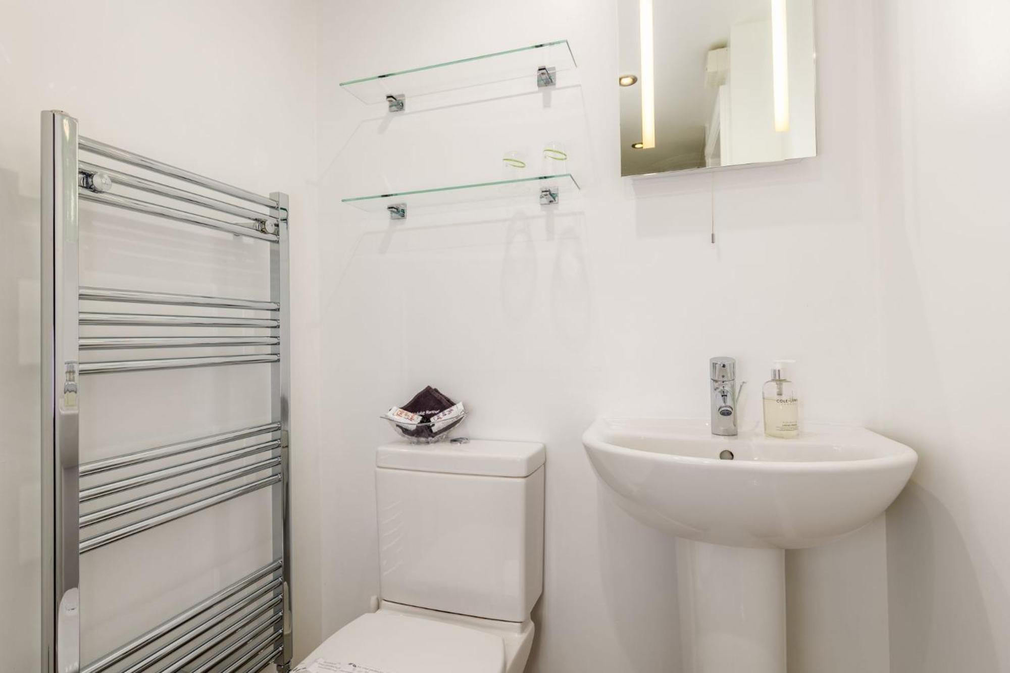 Thornbank House Offering Breakfast And With Free Off Site Health Club Guest house