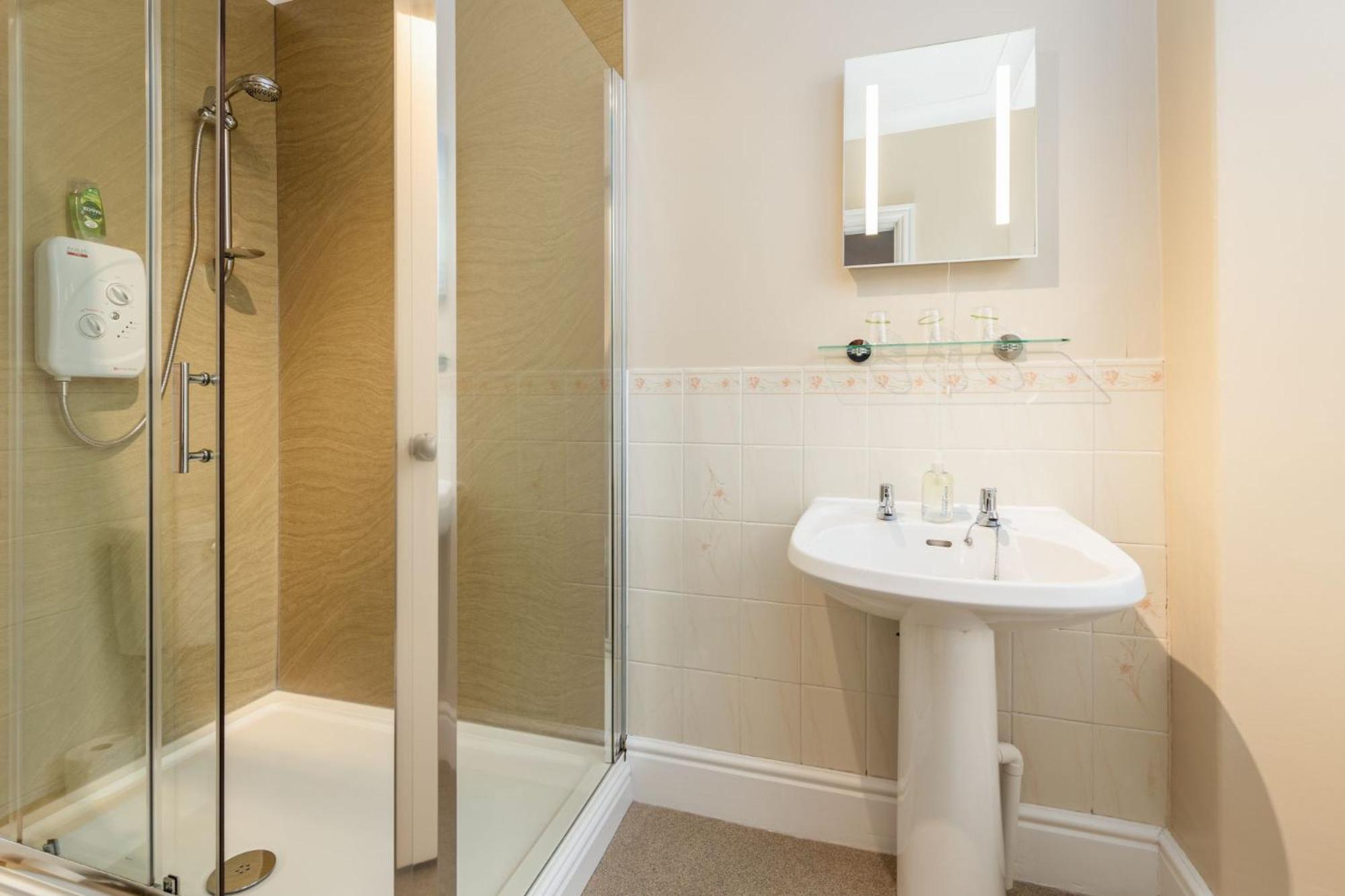 Thornbank House Offering Breakfast And With Free Off Site Health Club 4*