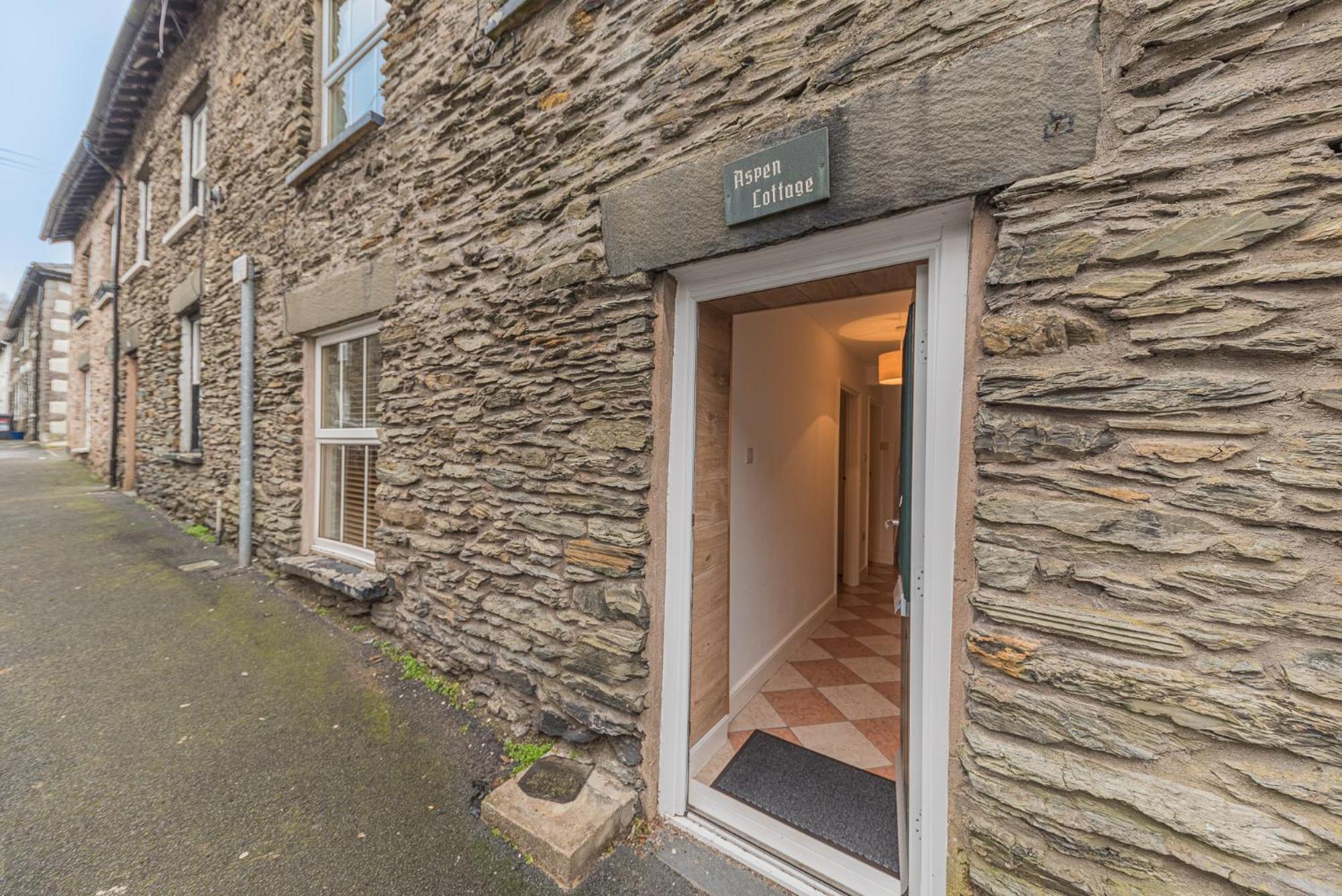 Holiday home Central Windermere, Victorian Cottage, Family Friendly With Parking And A Wood Burner