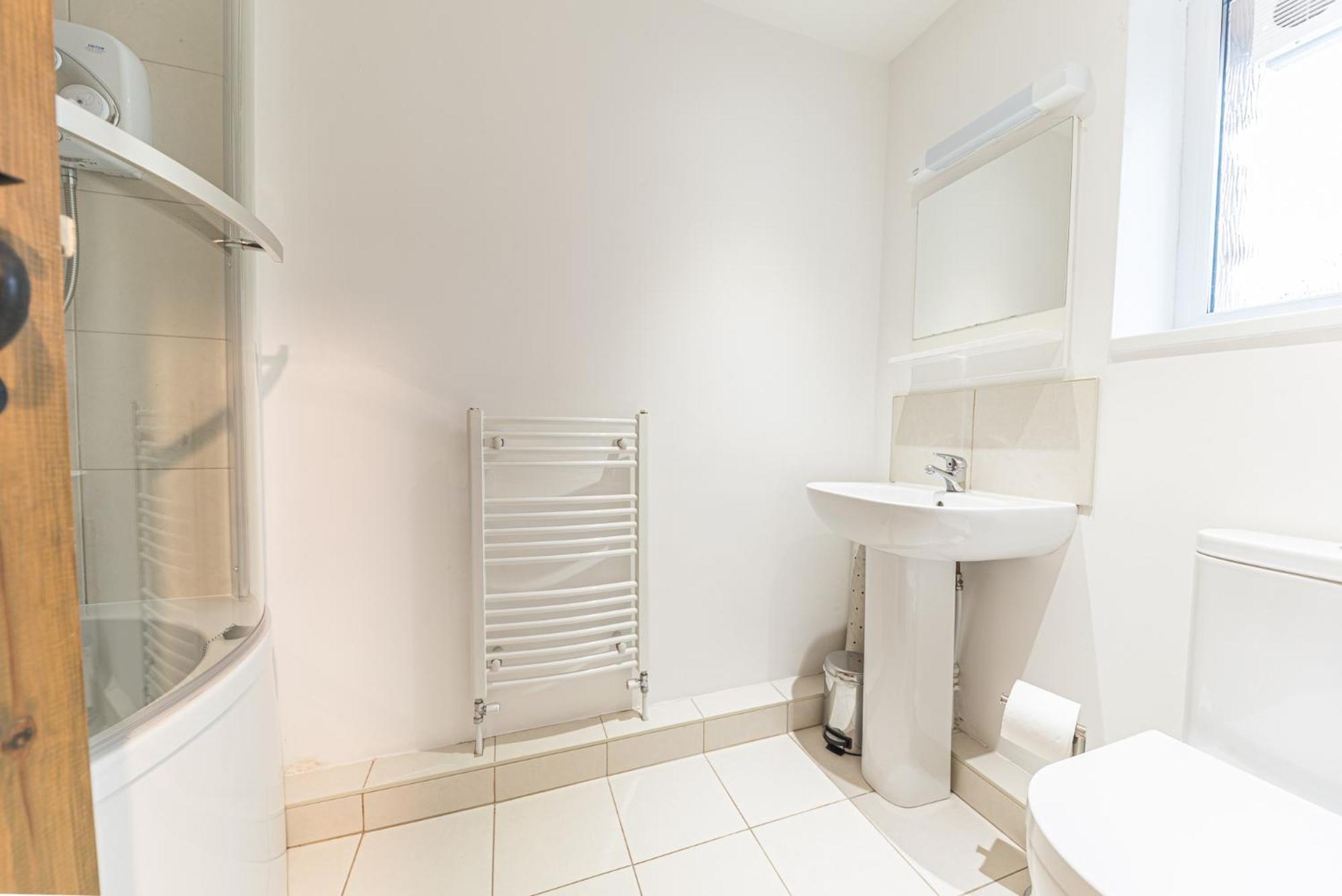 Central Windermere, Victorian Cottage, Family Friendly With Parking And A Wood Burner * Windermere
