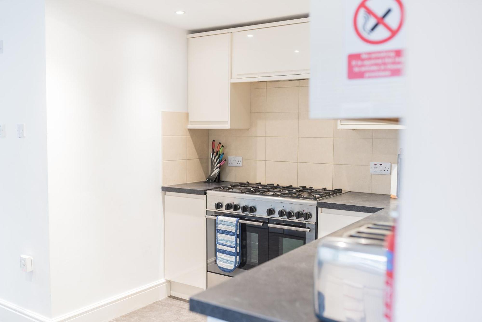 Central Windermere, Victorian Cottage, Family Friendly With Parking And A Wood Burner *