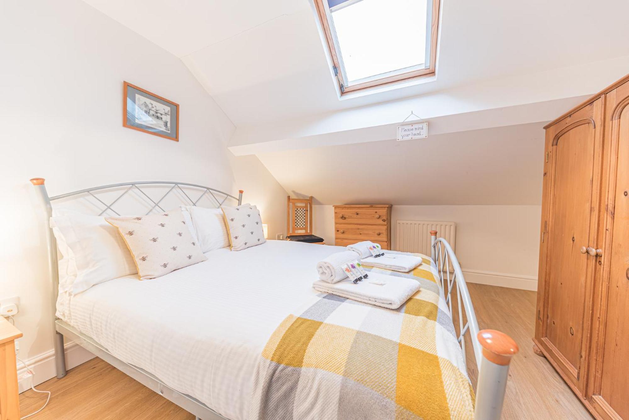 Central Windermere, Victorian Cottage, Family Friendly With Parking And A Wood Burner Holiday home *