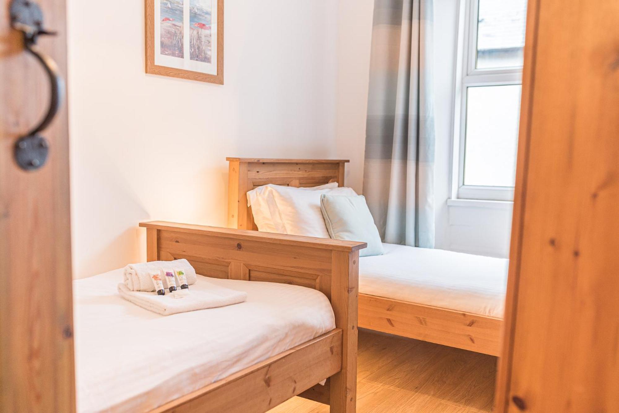 Central Windermere, Victorian Cottage, Family Friendly With Parking And A Wood Burner