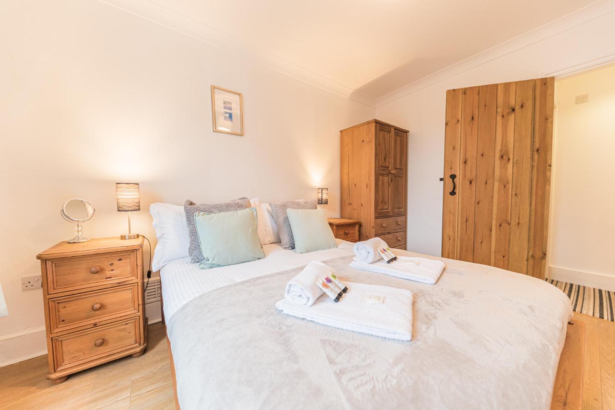 Central Windermere, Victorian Cottage, Family Friendly With Parking And A Wood Burner * Windermere