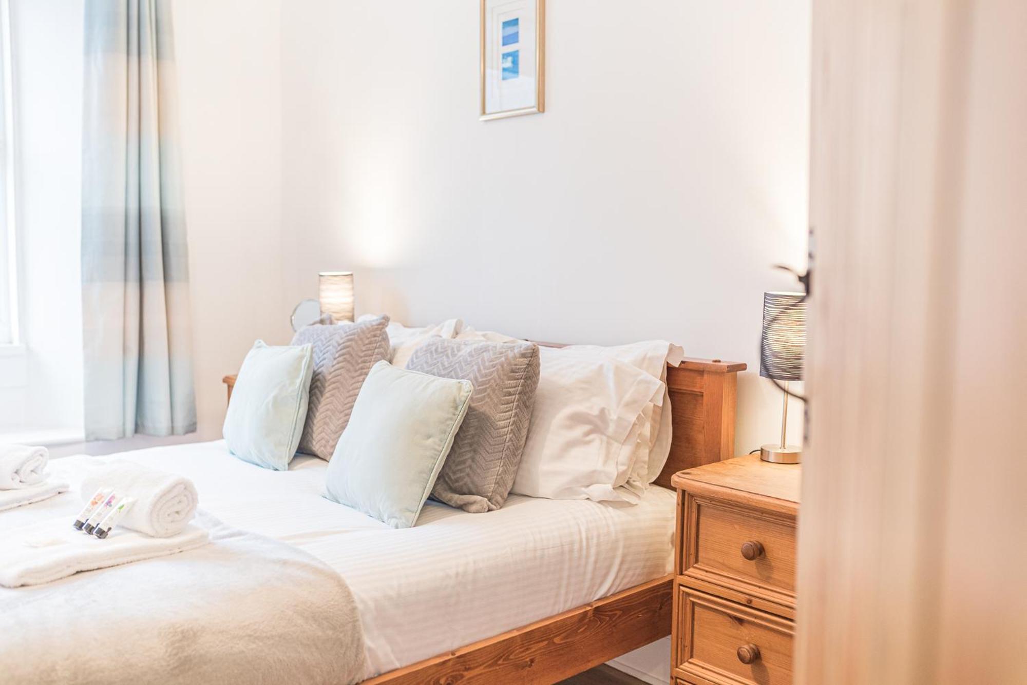 Holiday home Central Windermere, Victorian Cottage, Family Friendly With Parking And A Wood Burner *