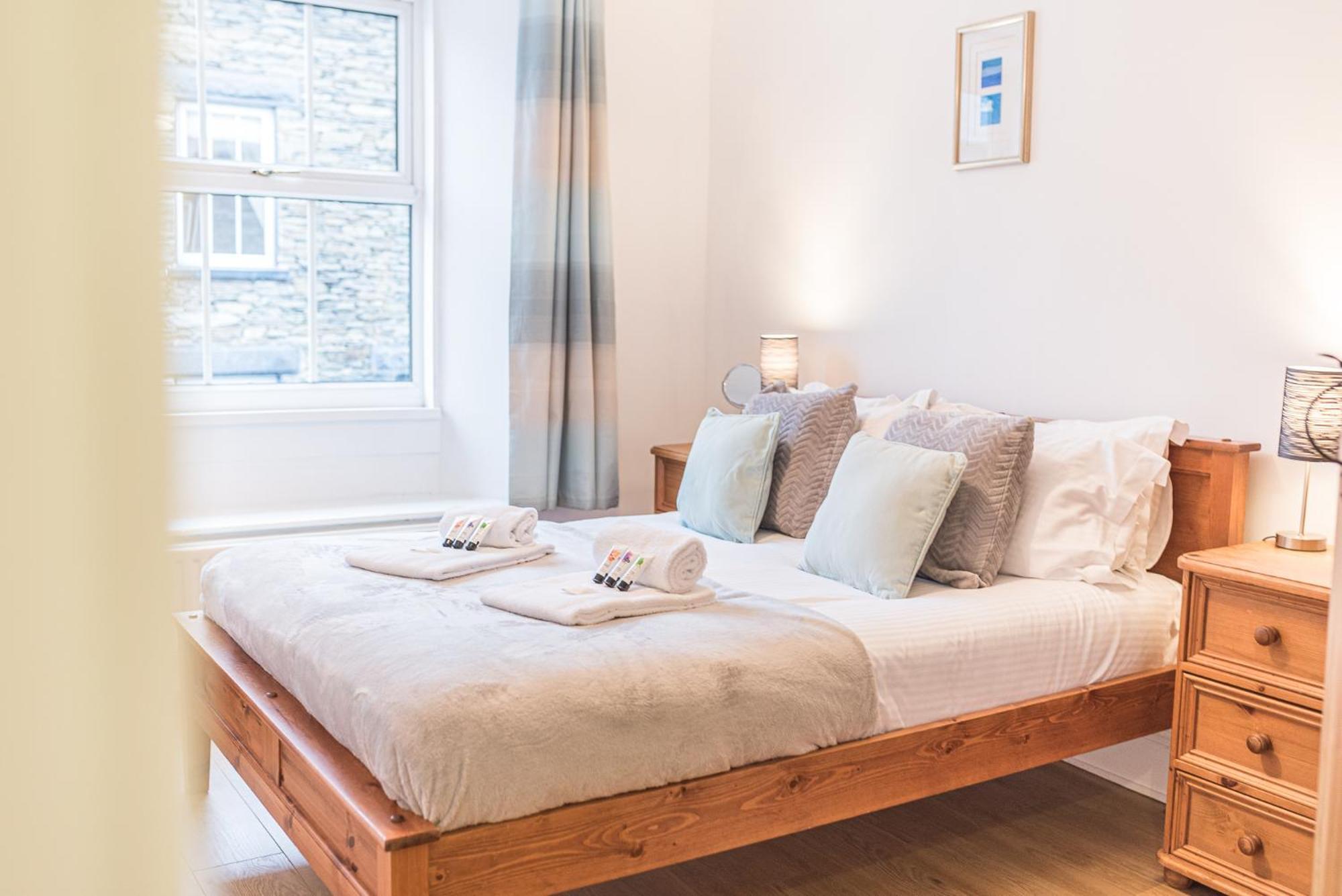 Central Windermere, Victorian Cottage, Family Friendly With Parking And A Wood Burner