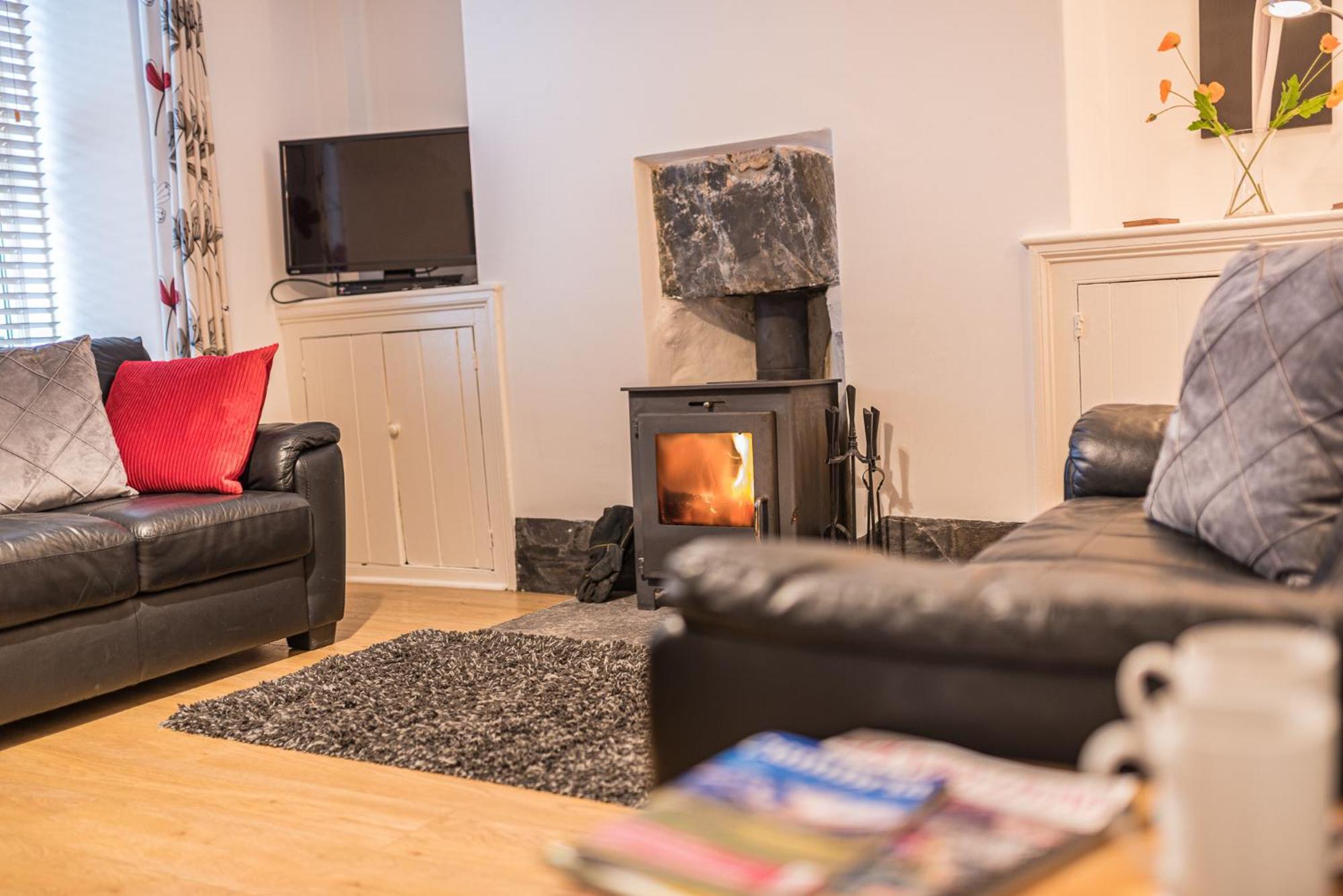 Central Windermere, Victorian Cottage, Family Friendly With Parking And A Wood Burner Holiday home *