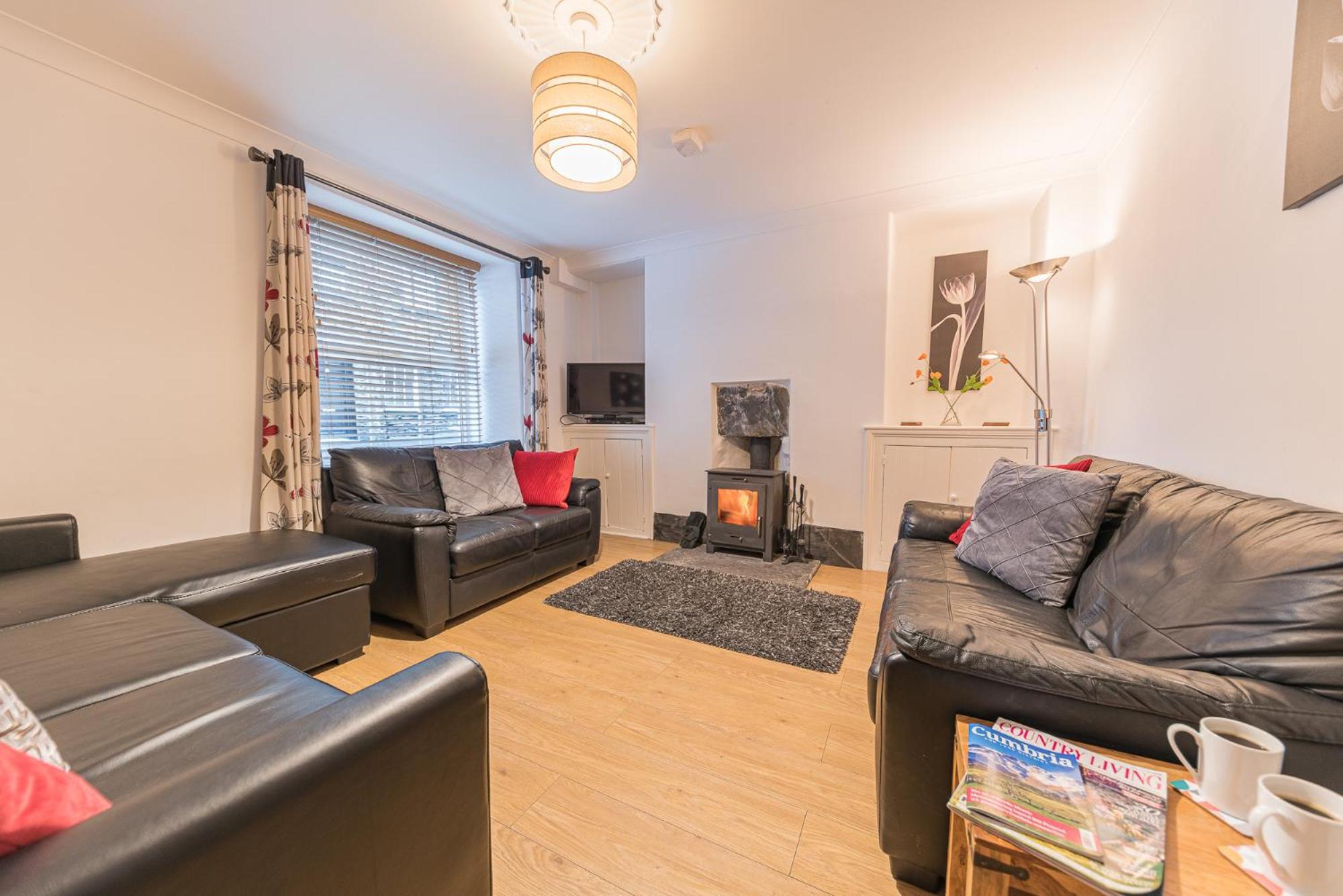 Central Windermere, Victorian Cottage, Family Friendly With Parking And A Wood Burner Holiday home Windermere