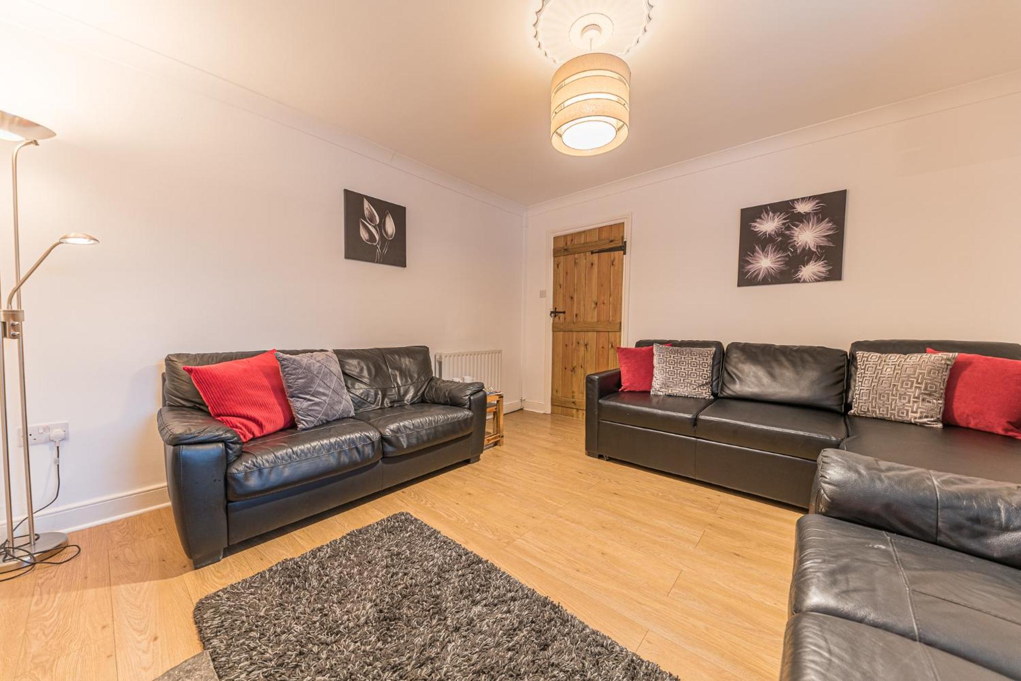 Central Windermere, Victorian Cottage, Family Friendly With Parking And A Wood Burner Holiday home