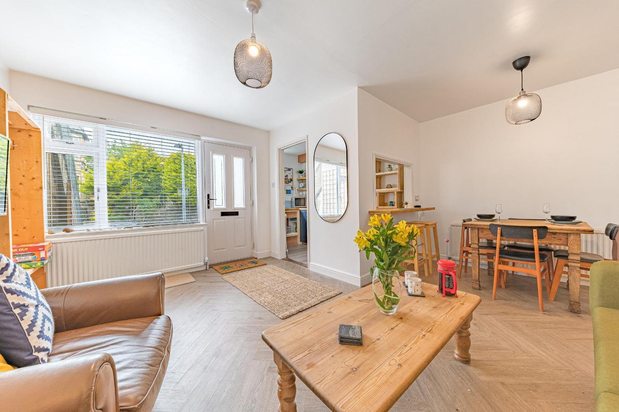 Couples Getaway In Windermere, Ground Floor Flat With Parking