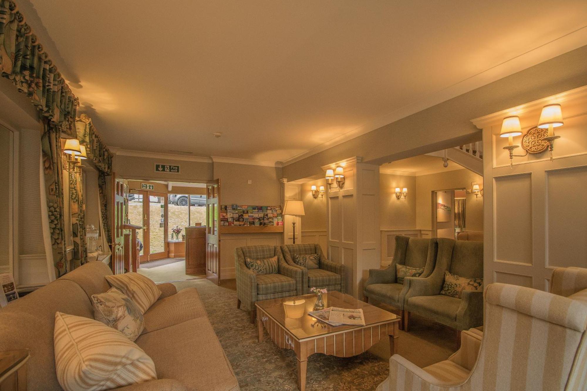Cragwood Hotel
