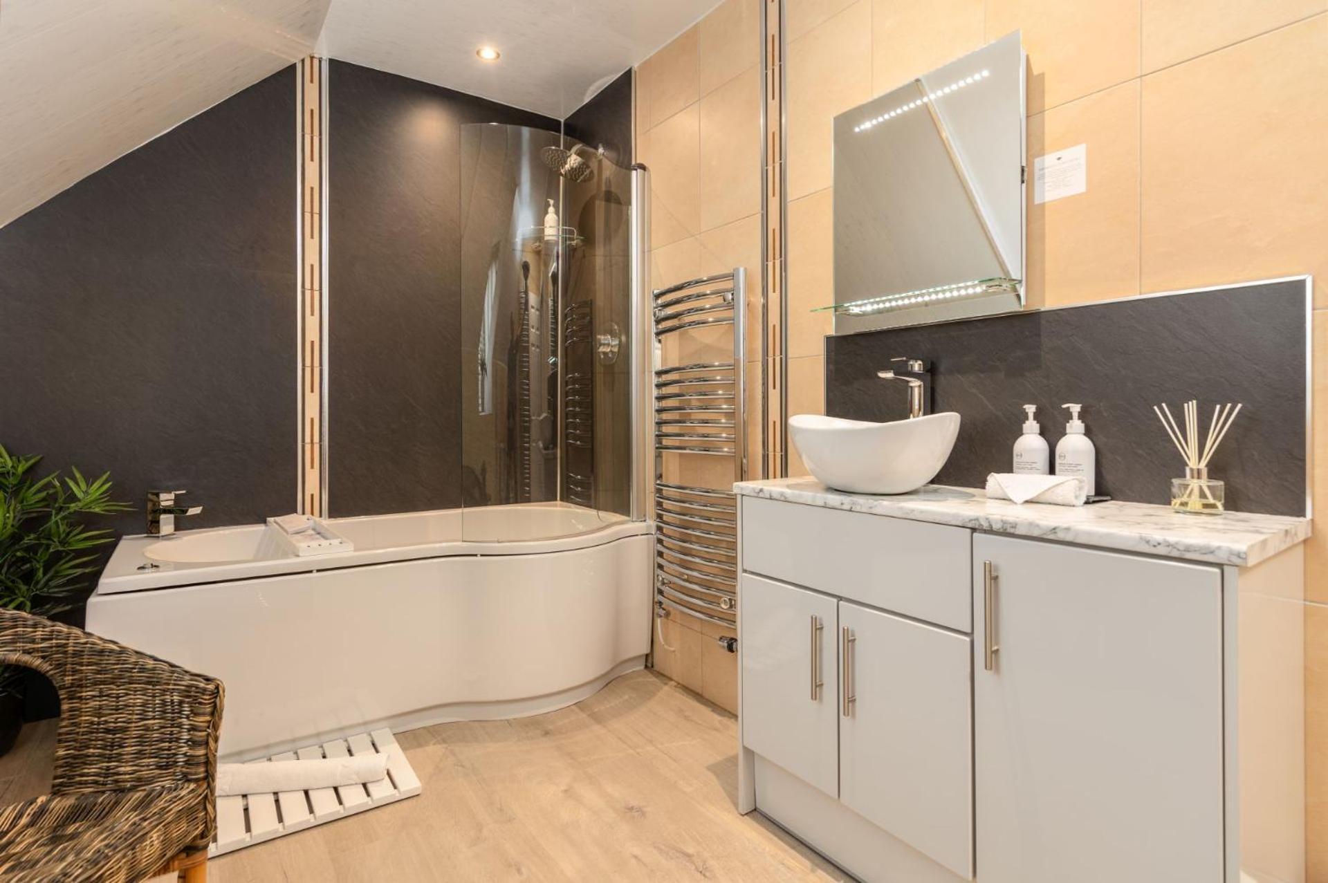 Wheatlands Lodge-windermere - Of The Year 2024 - Adult Only - Free Car Park Guest house