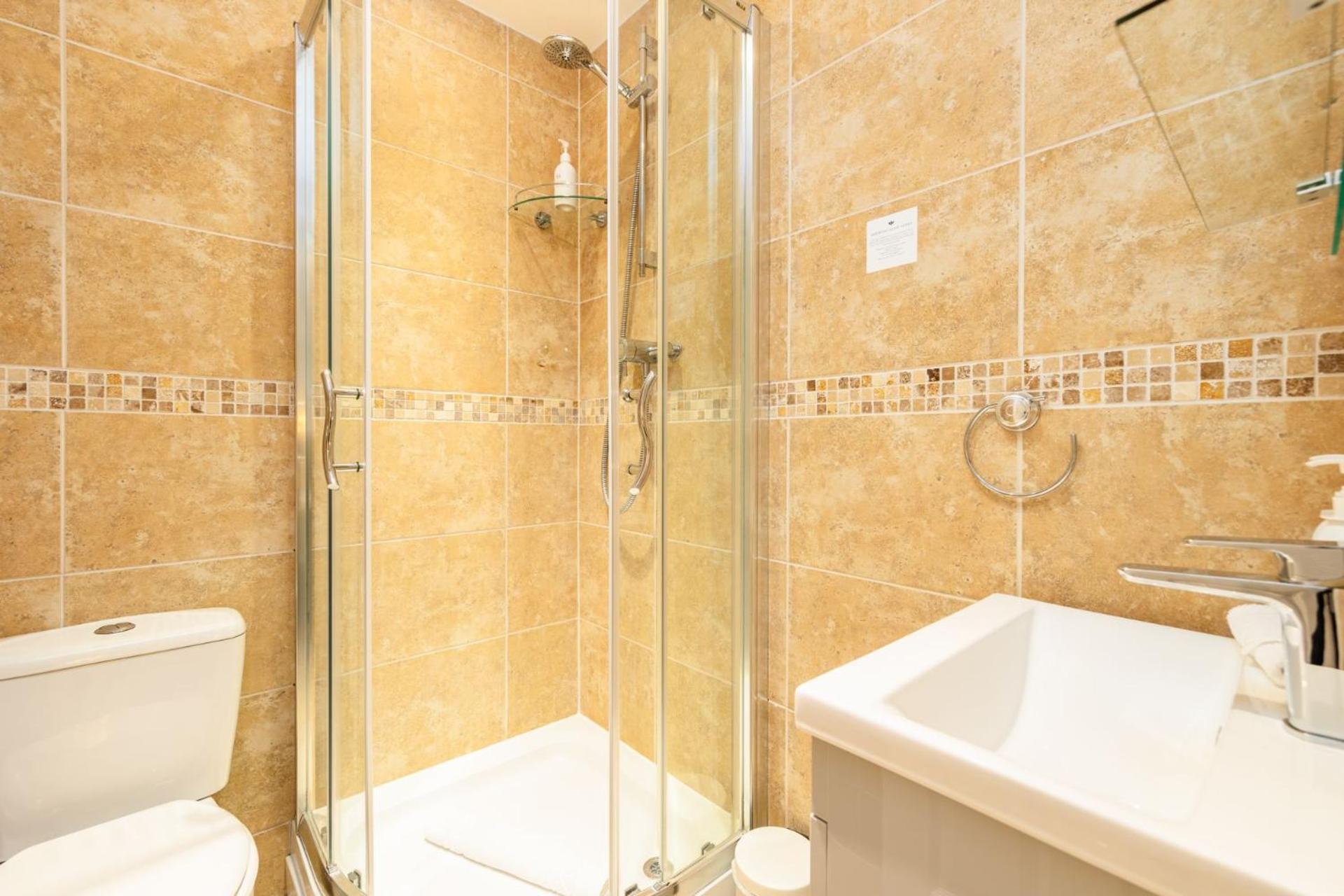 Guest house Wheatlands Lodge-windermere - Of The Year 2024 - Adult Only - Free Car Park 5*