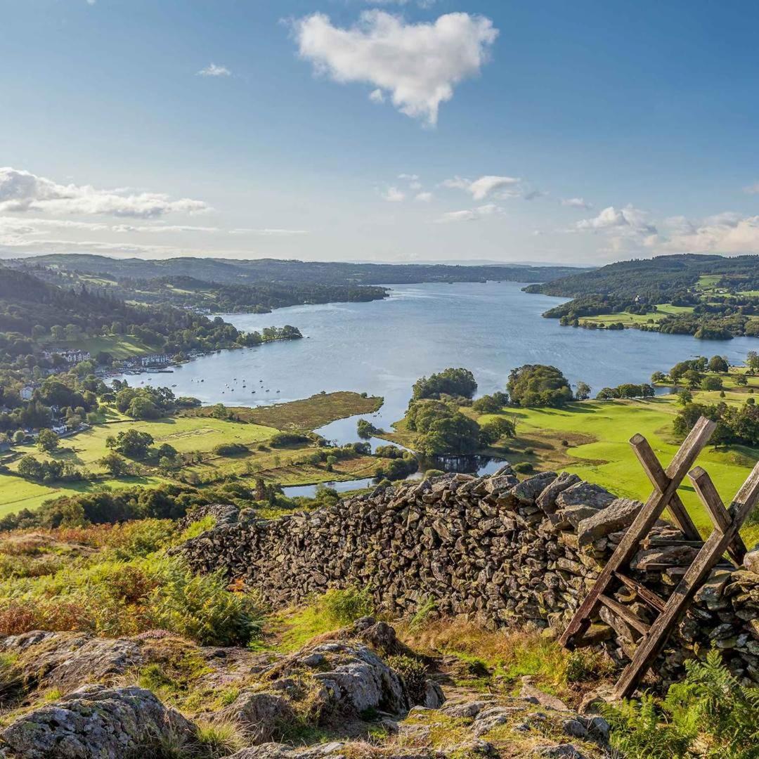 Perfectly Located, Bowness Flat With Free Parking And Views Windermere