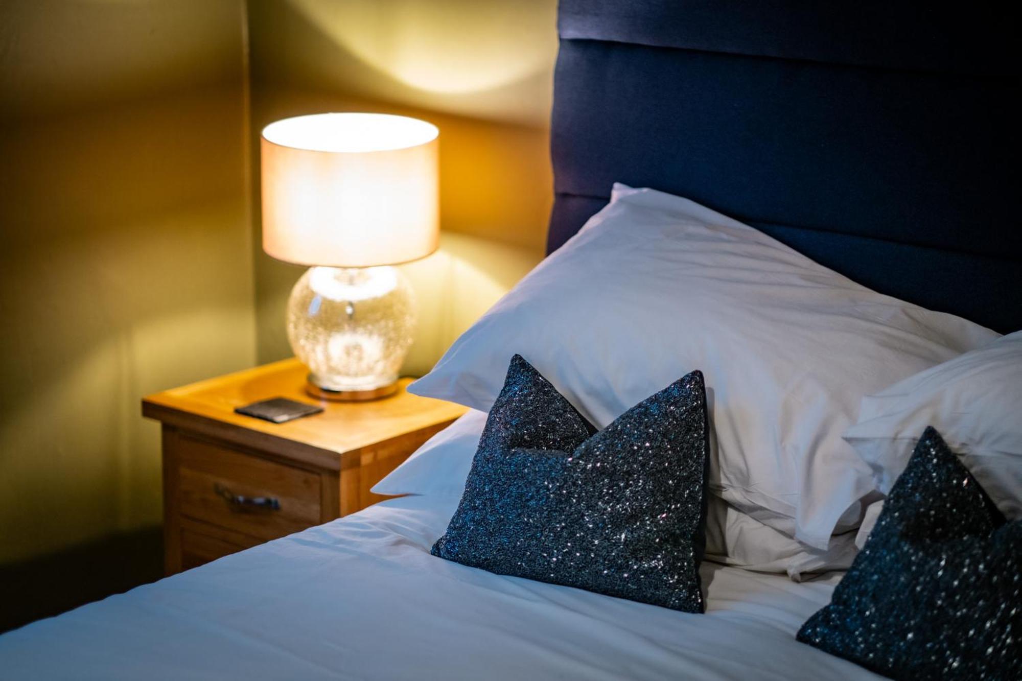 Glen Wynne - Free Off-site Health Club Access With Pool, Sauna, Steam & Gym