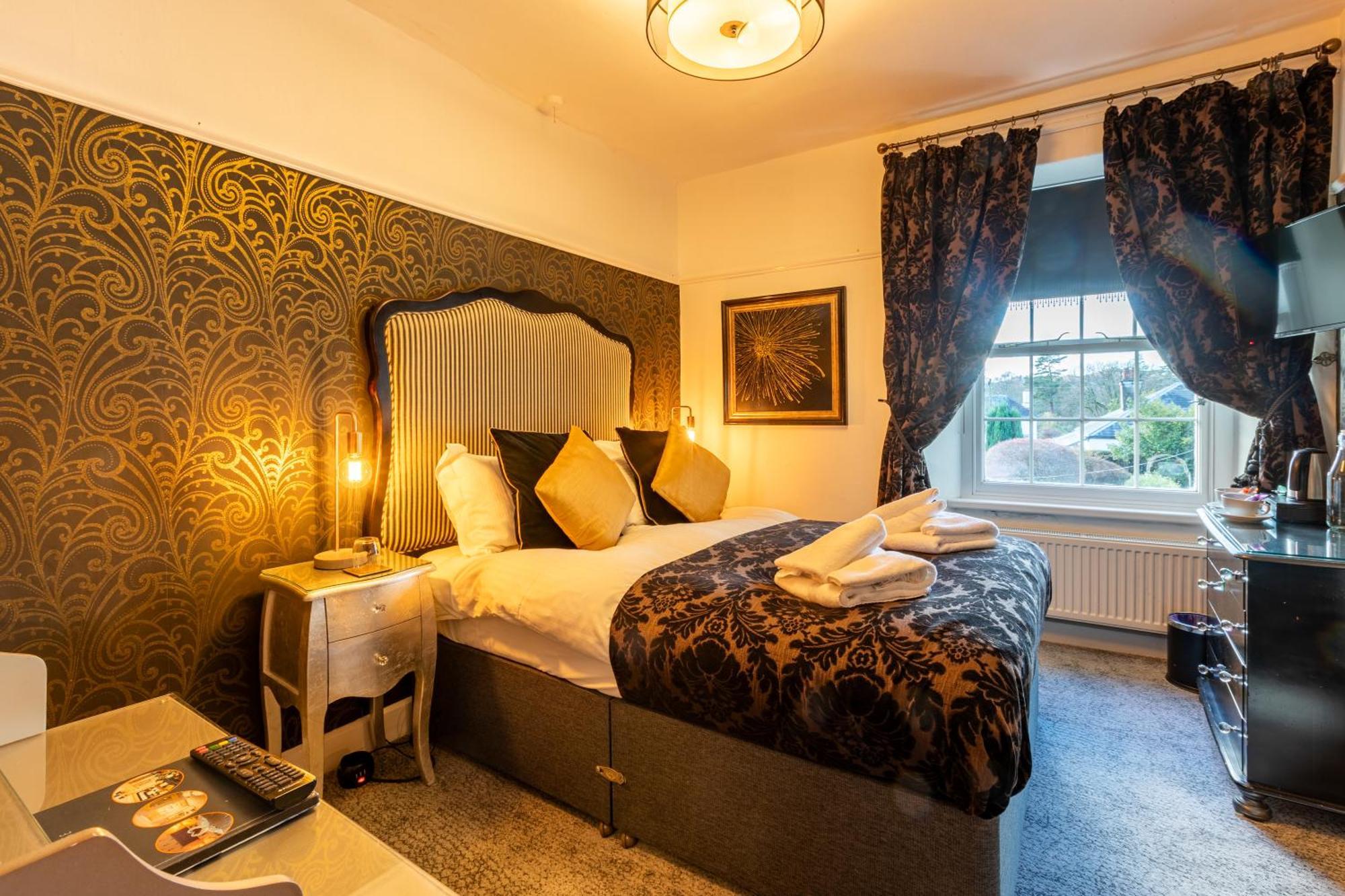 Holly With Free Off Site Health Club Guest house 4*