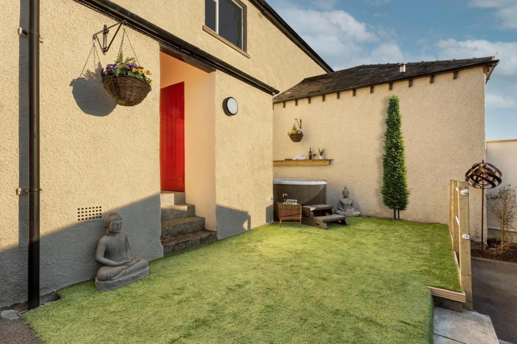 Ellerthwaite Place X3 Bed House With Hot Tub In Holiday home Windermere