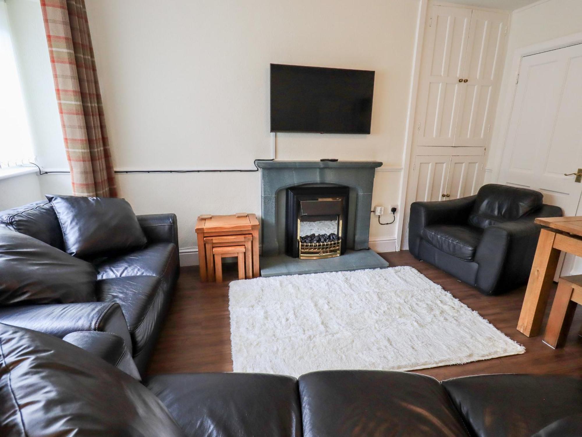 6 Calgarth View *