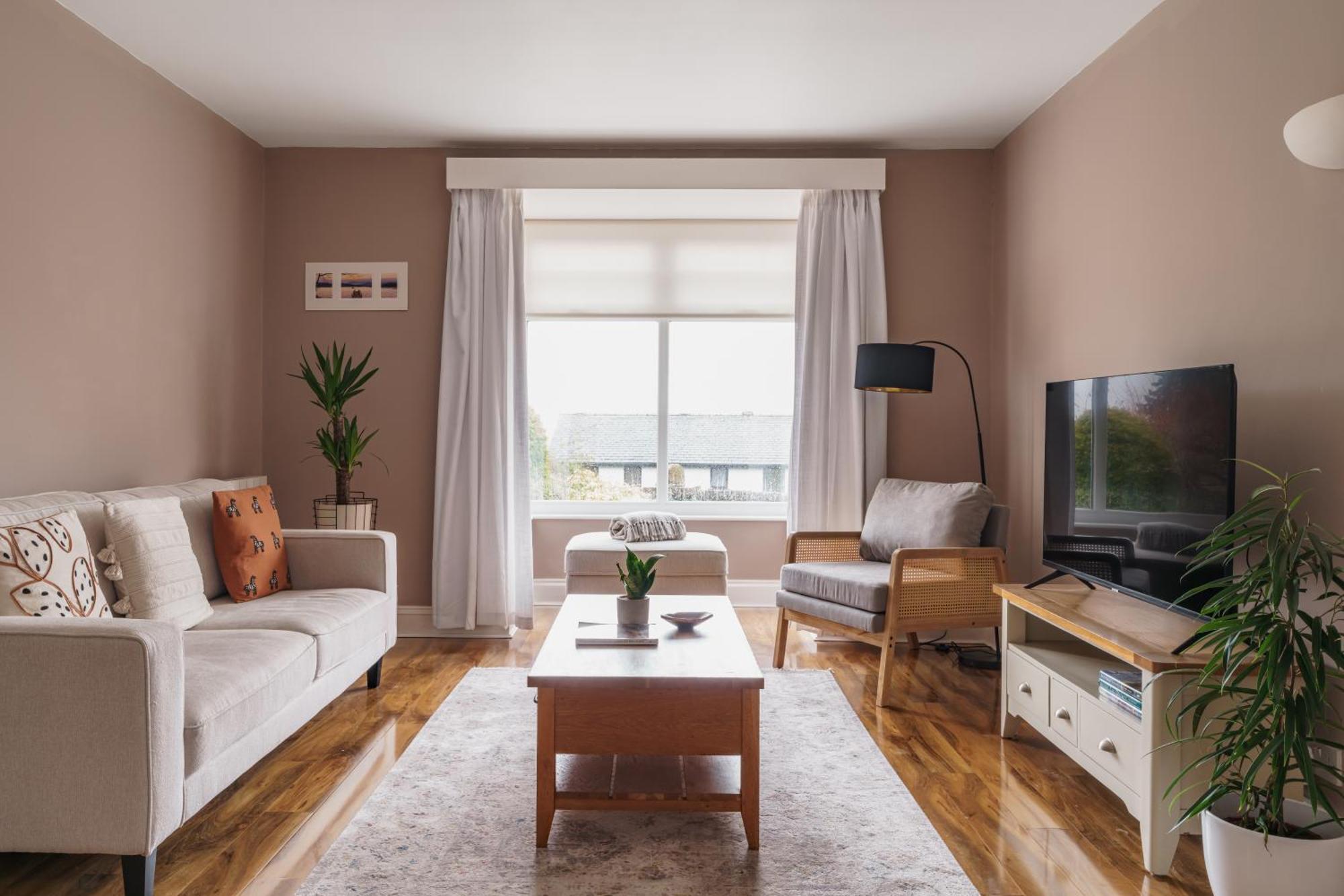 Heathmere- Lovely Views, Free Parking, Pet Friendly