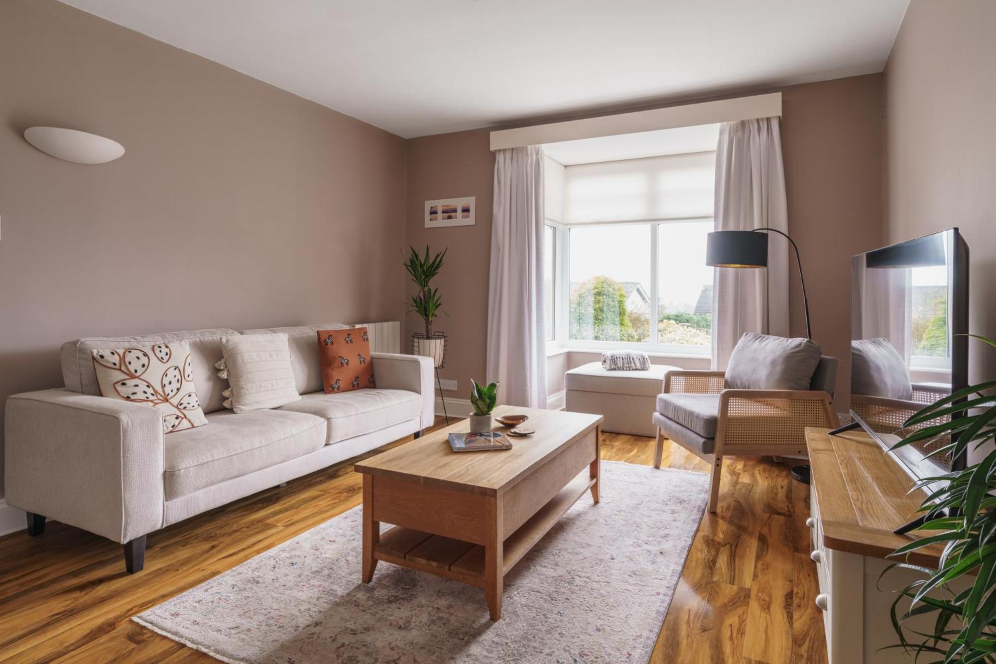 Holiday home Heathmere- Lovely Views, Free Parking, Pet Friendly