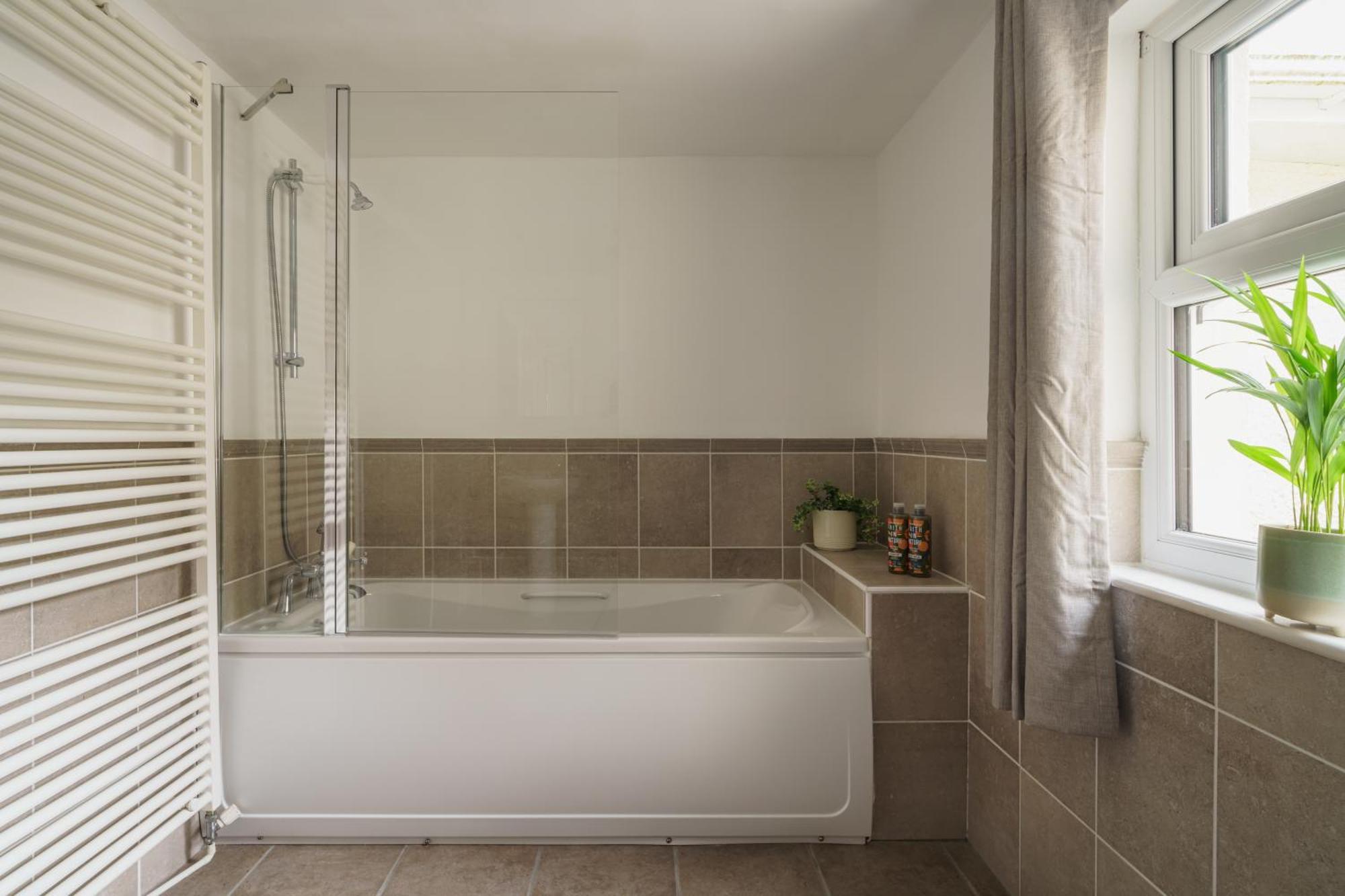 Heathmere- Lovely Views, Free Parking, Pet Friendly