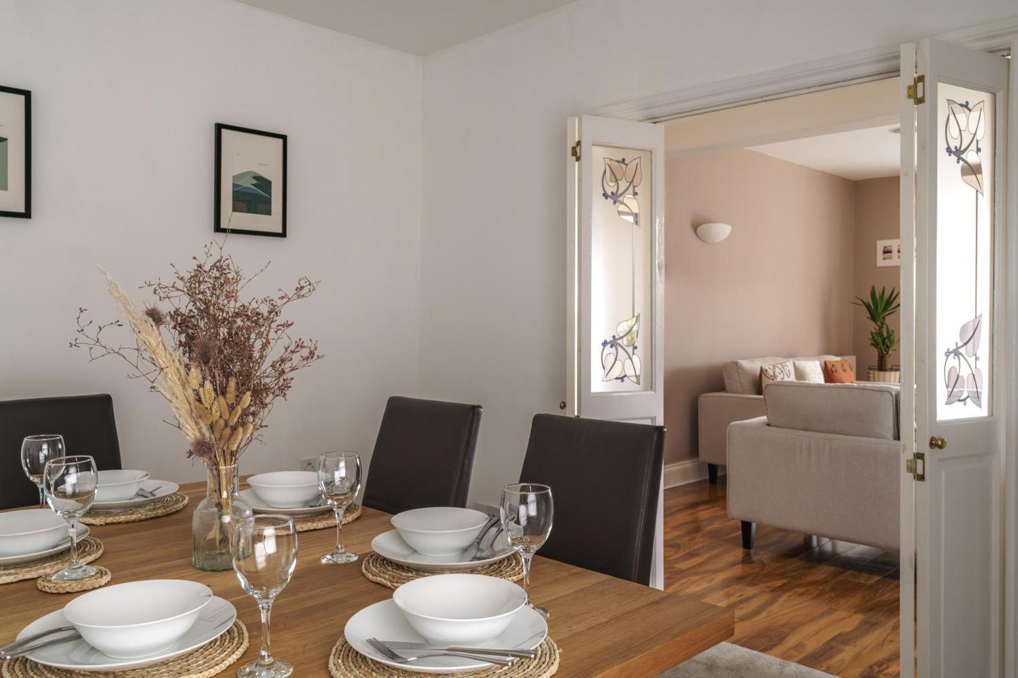 Heathmere- Lovely Views, Free Parking, Pet Friendly Windermere