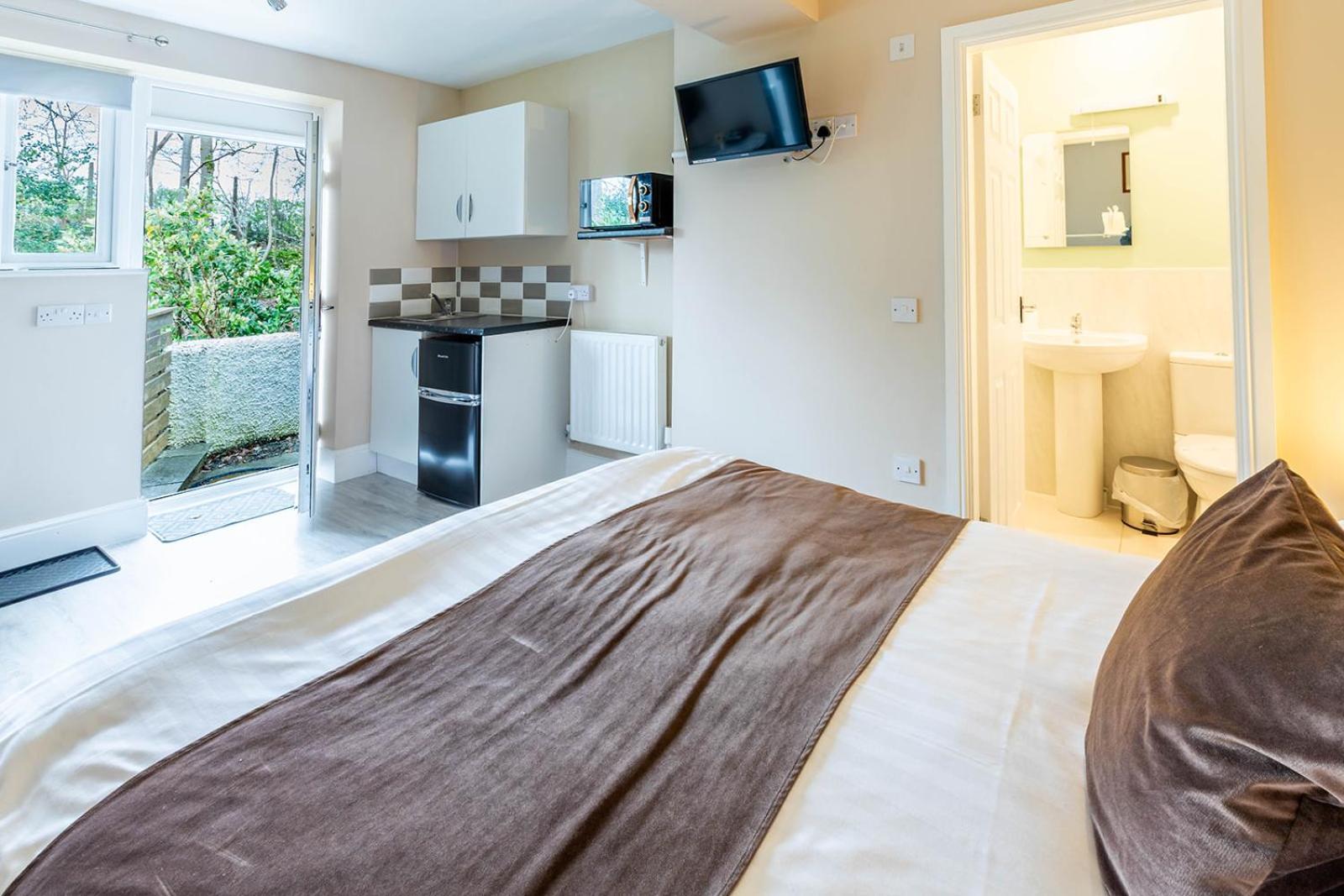 Roger Ground - With Onsite Car Parking Guest house Windermere