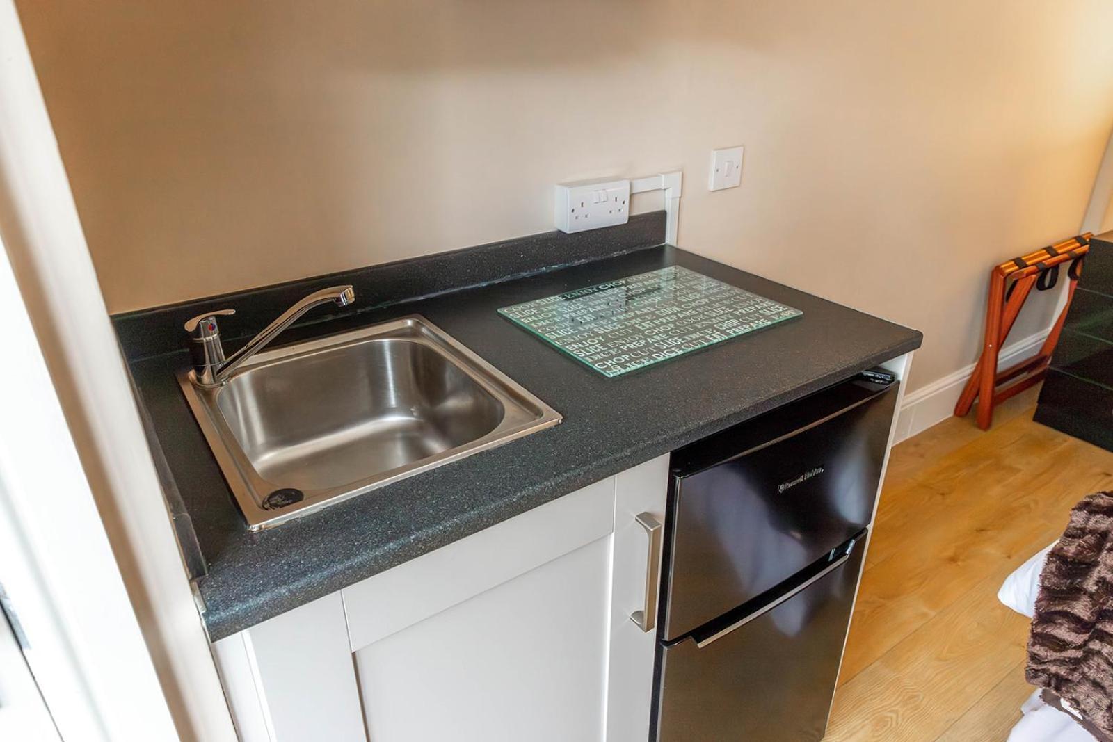 Guest house Roger Ground - With Onsite Car Parking 4*