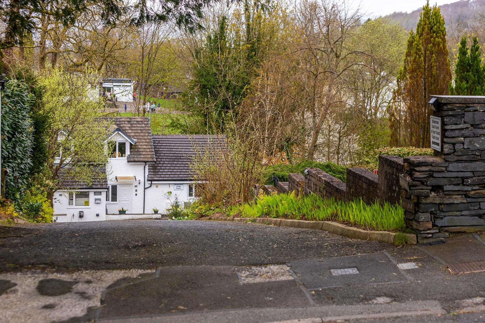 Roger Ground - With Onsite Car Parking 4*
