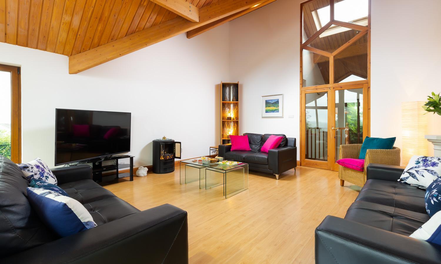 View From Within, Bowness - Dog Friendly With Hot Tub Windermere