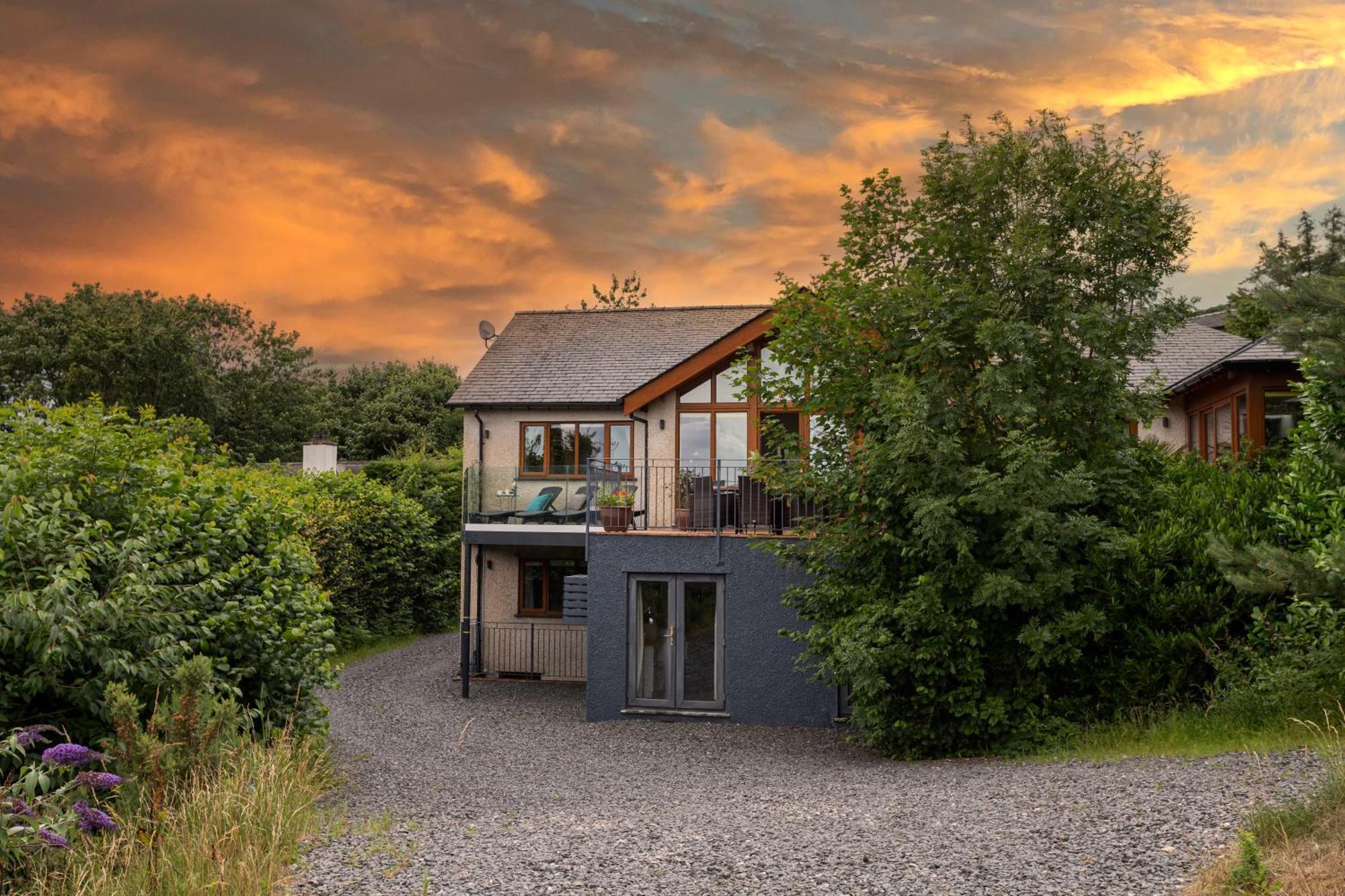 View From Within, Bowness - Dog Friendly With Hot Tub Windermere