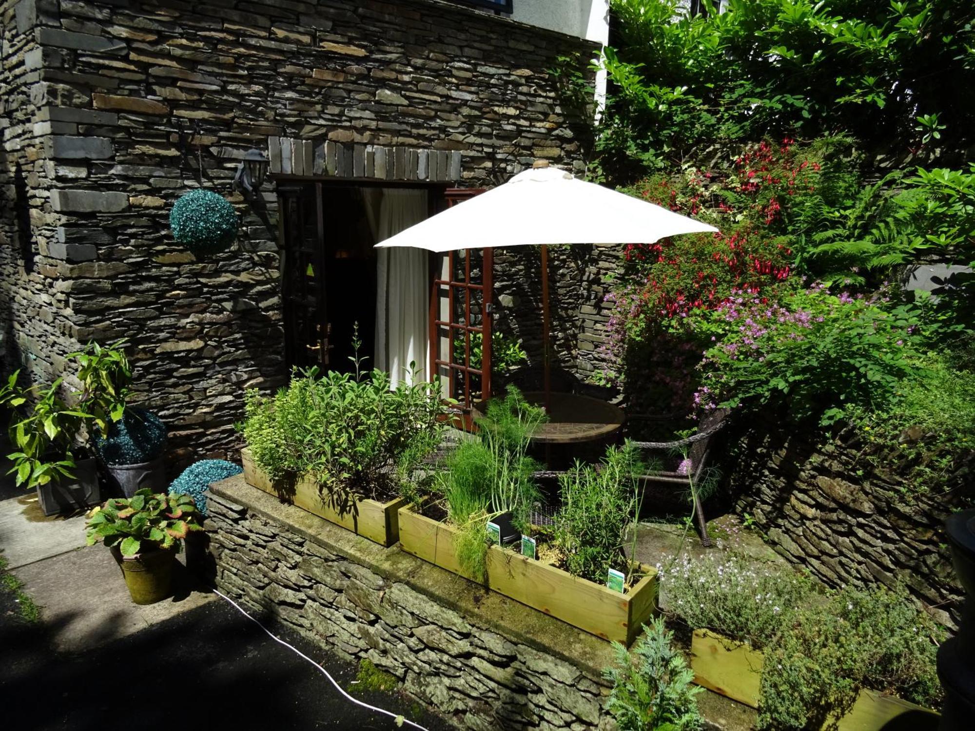 Woodlands Guest house 4*