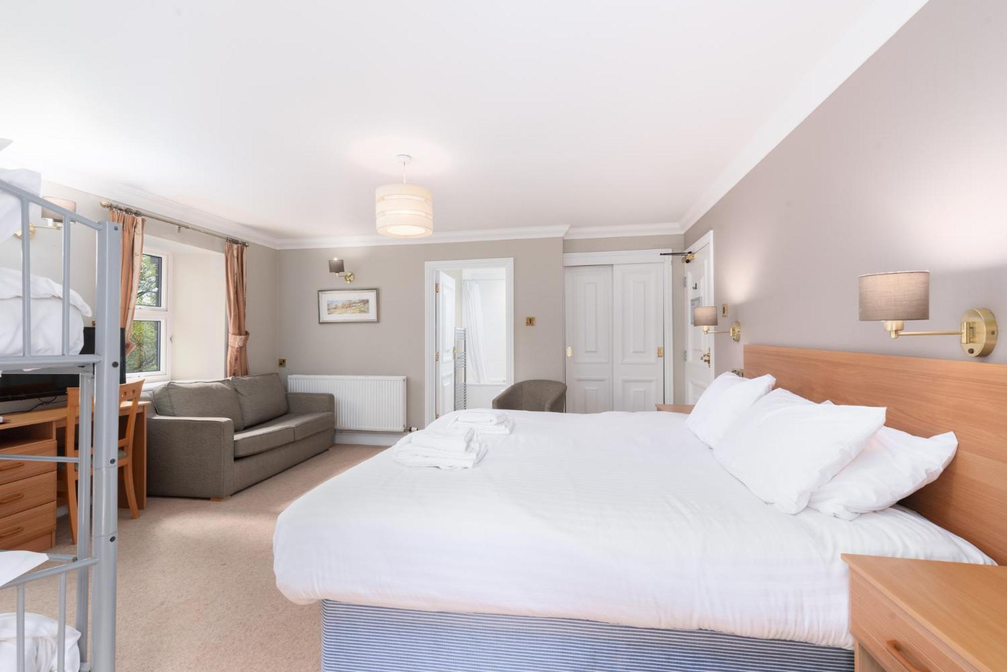 Manor Hotel 3*