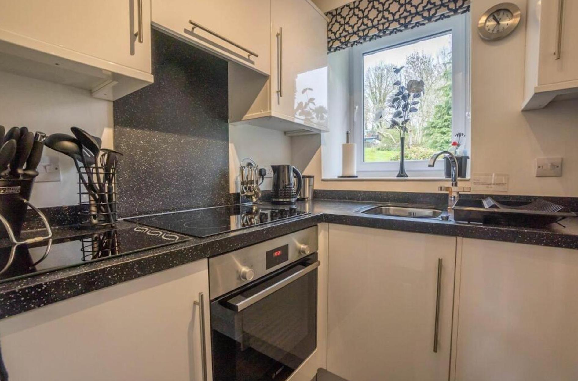 The Retreat, Steps From Amenities *