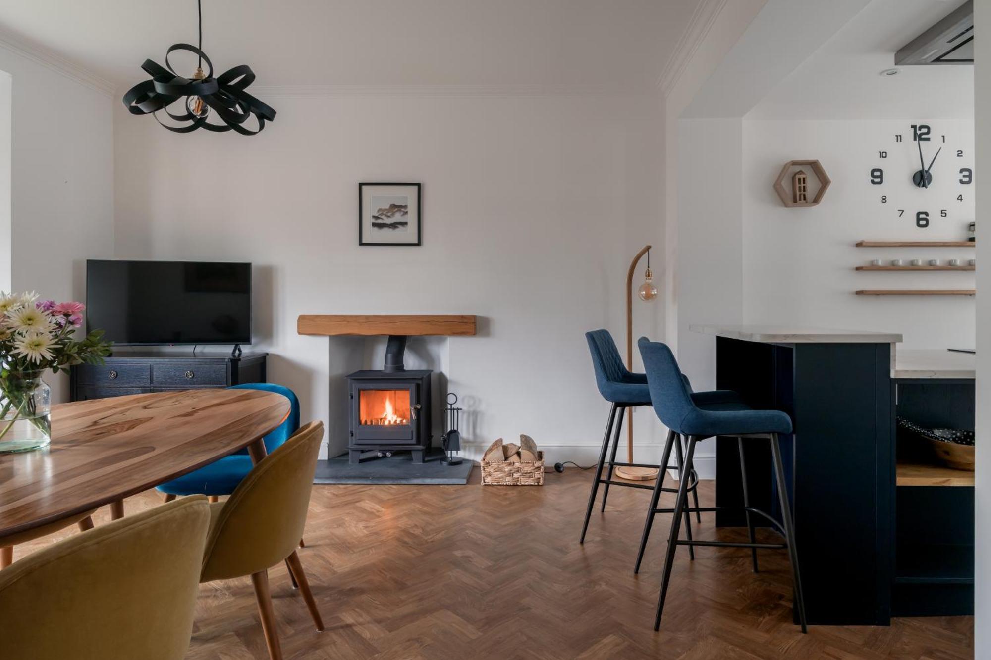 Crossriggs- Beautiful Detached Villa *