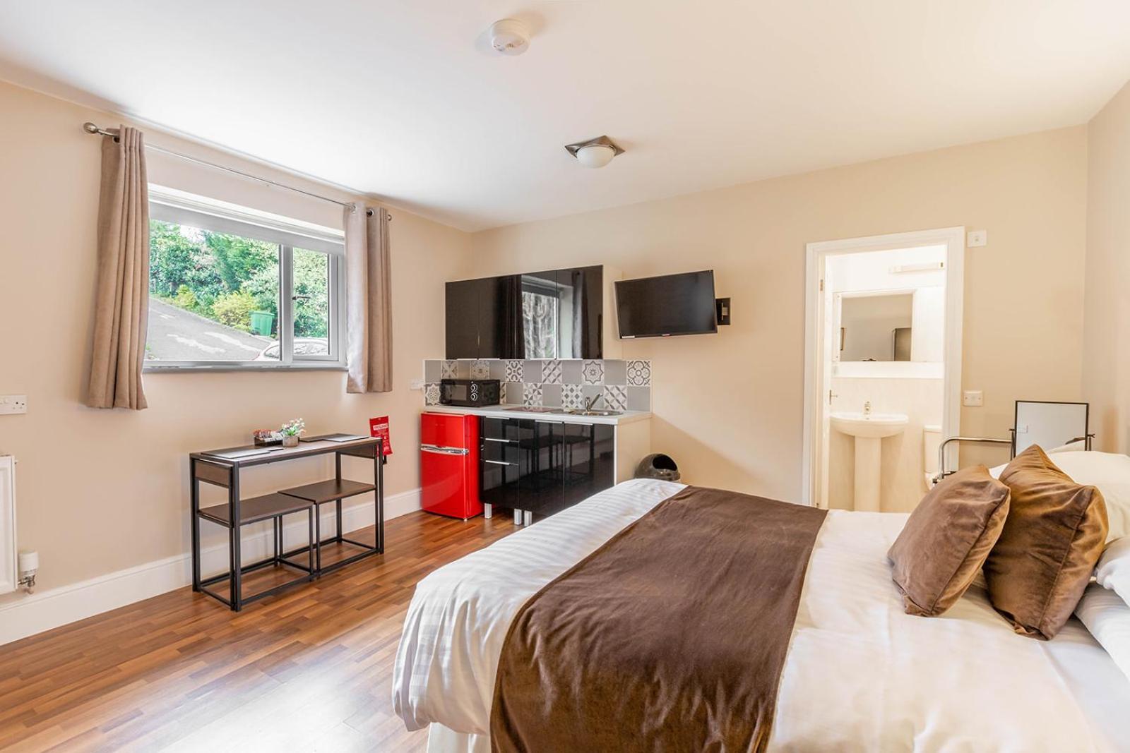 Guest house Roger Ground - With Onsite Car Parking 4*